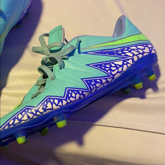 Nike soccer cleats hypervenom - Picture 2 of 7